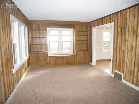 5054 Lapeer Road Burton, MI 48509 - Photo 6 of 12 20352598-5.JPG