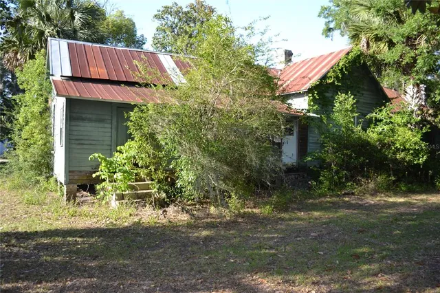 a view of a house with a tree