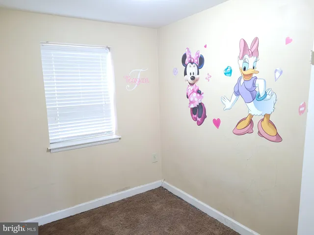 a view of empty room with window