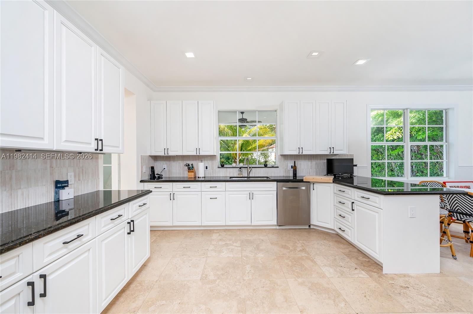 760 Glenridge Road Key Biscayne, FL 33149 - Photo 13 of 65