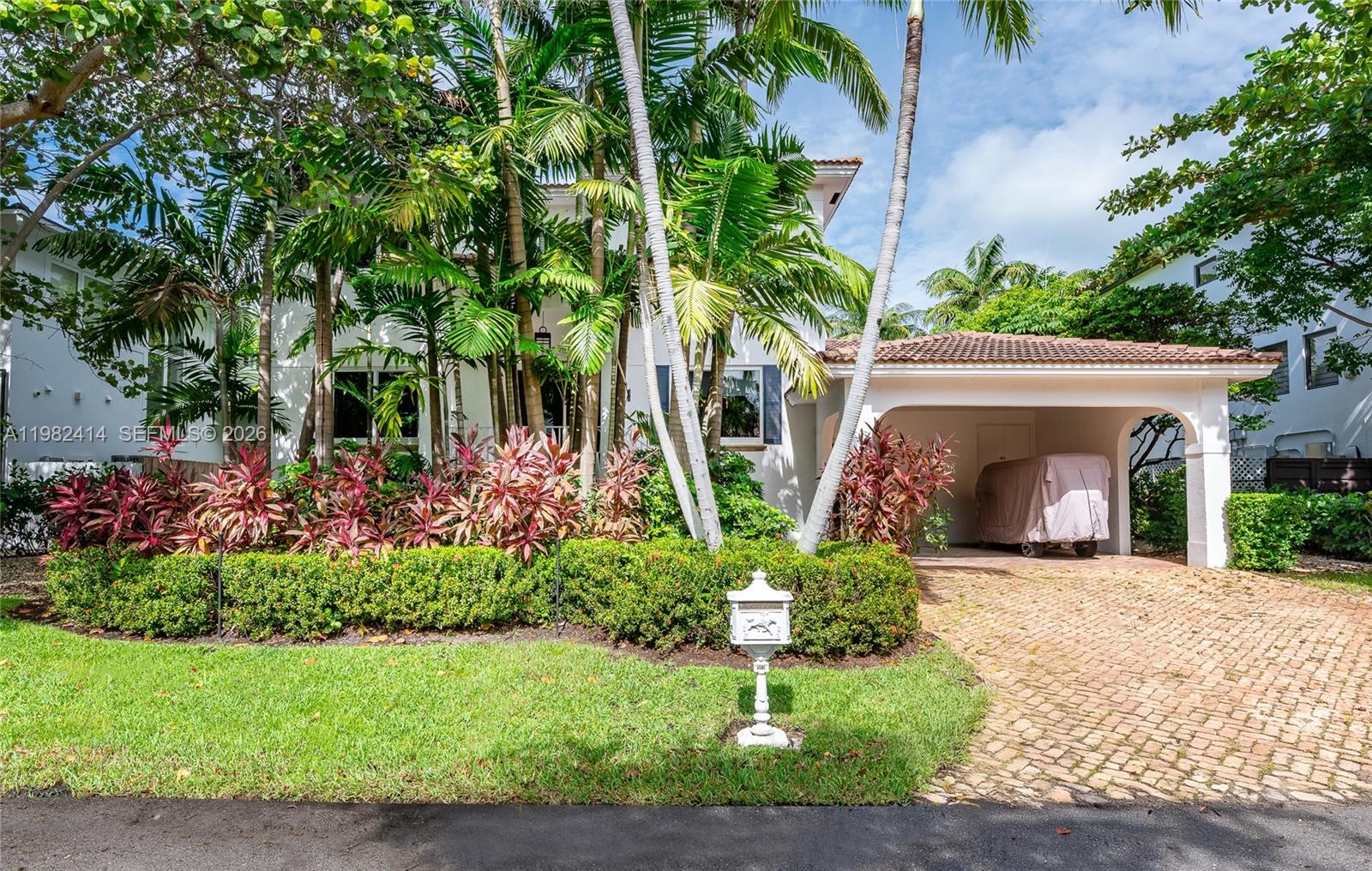 760 Glenridge Road Key Biscayne, FL 33149 - Photo 3 of 65