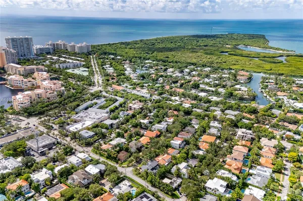 $25,000 | 760 Glenridge Road, Key Biscayne, FL 33149