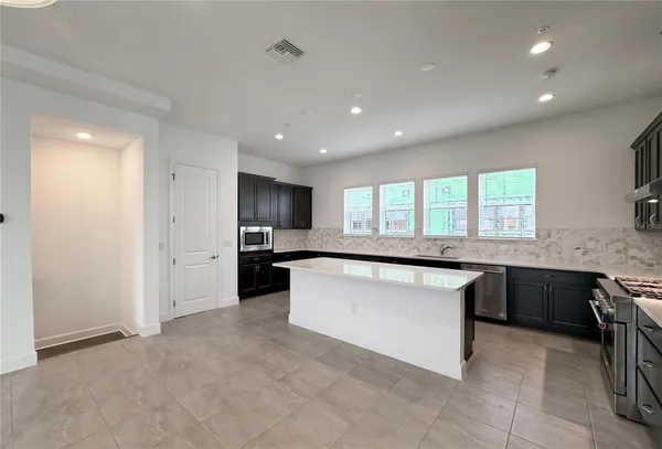 $3,500 | 2046 Packing District Way, Orlando, FL 32804