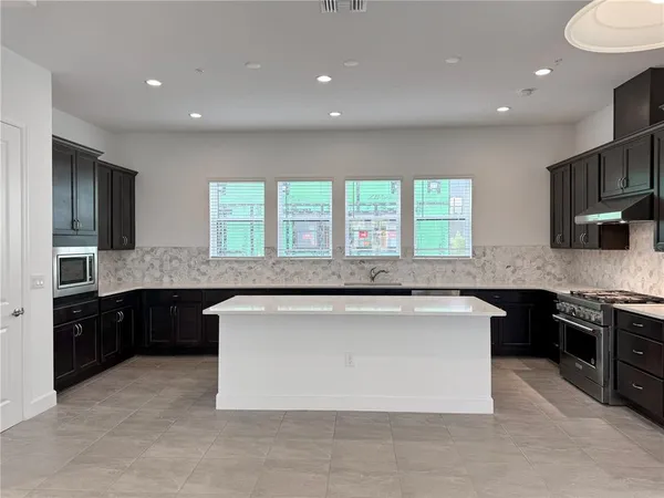 $3,500 | 2046 Packing District Way, Orlando, FL 32804