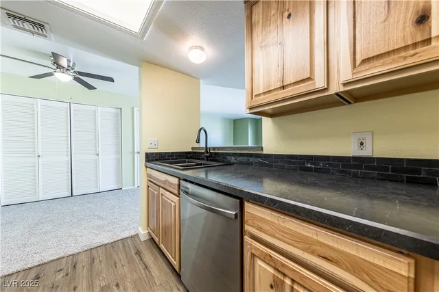 $137,000 | 3550 Bay Sands Drive, Unit 3061, Laughlin, NV 89029