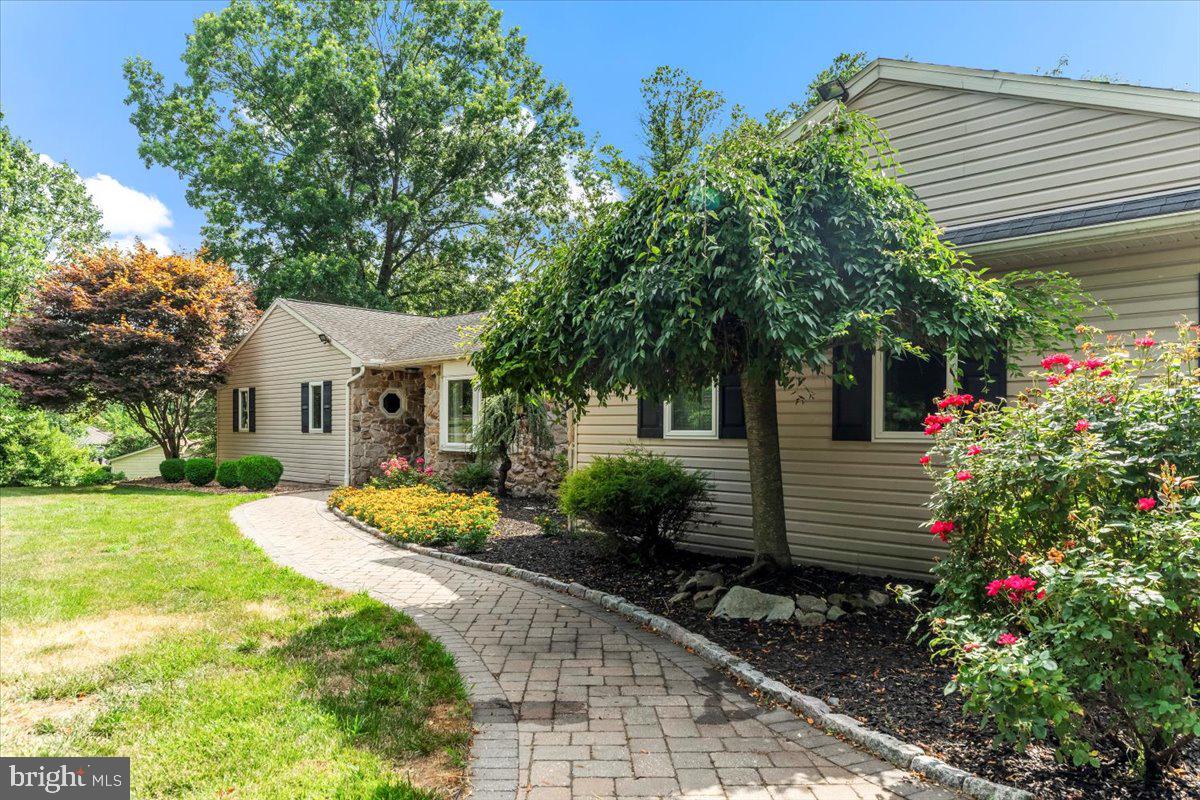 15 Ebelhare Road Pottstown, PA 19465 - Photo 4 of 64 Paver Walk Way