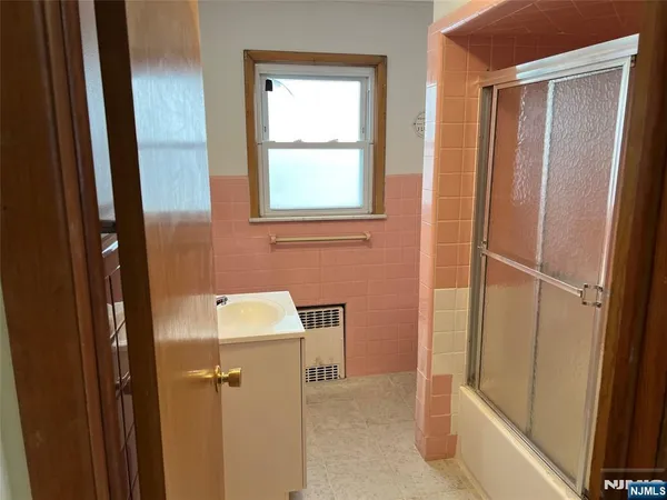 $1,600 | 421 Hamilton Street, Unit 1, Harrison, NJ 07029