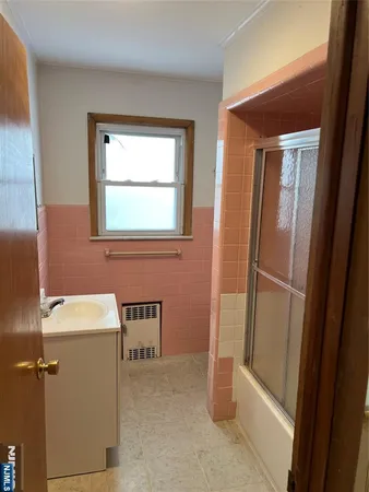 $1,600 | 421 Hamilton Street, Unit 1, Harrison, NJ 07029
