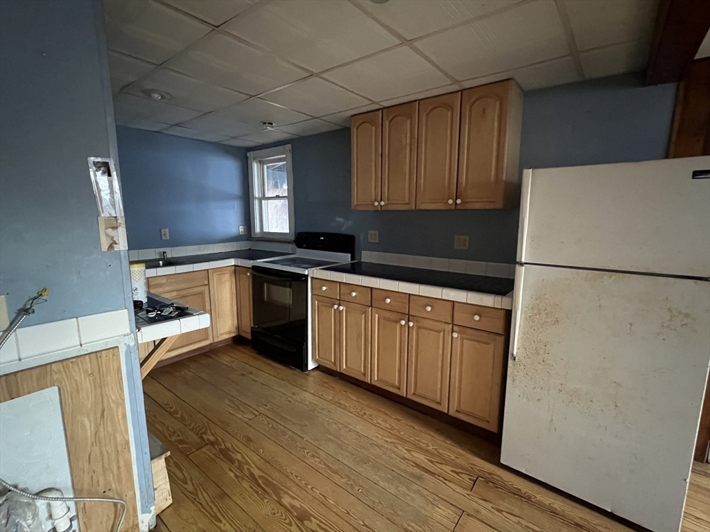 98 Elm Street Blackstone, MA 01504 - Photo 5 of 33