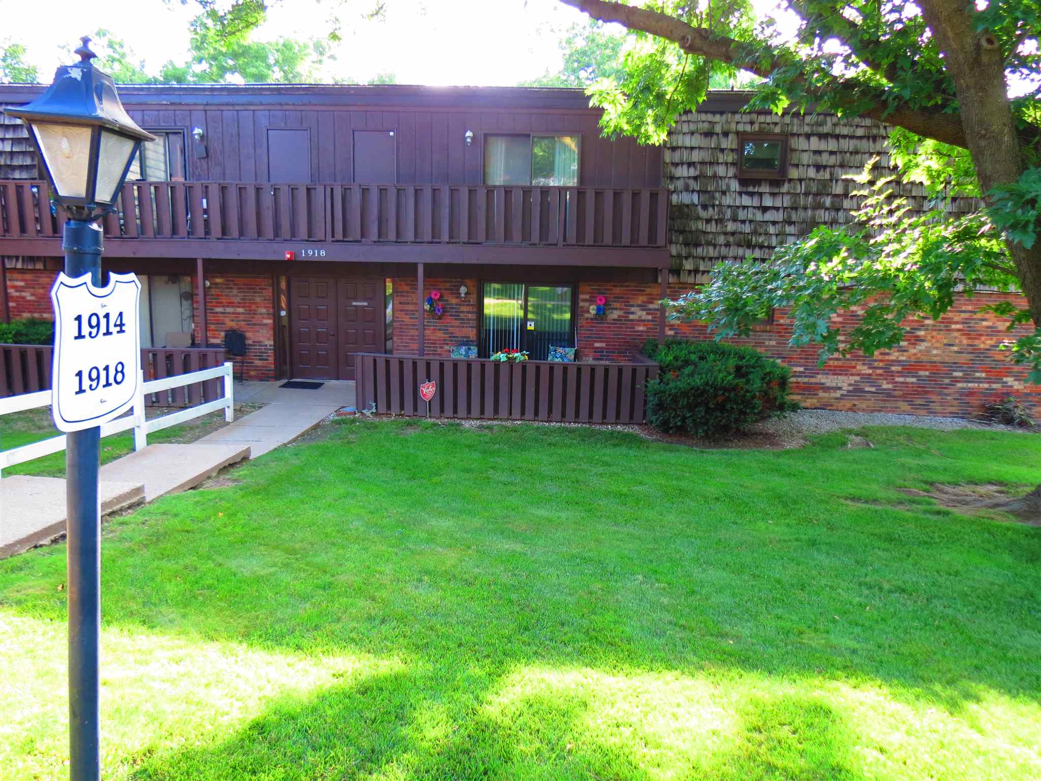 1918 Jeanette Lane Springfield, IL 62702 - Photo 1 of 11 Gallery Image 1