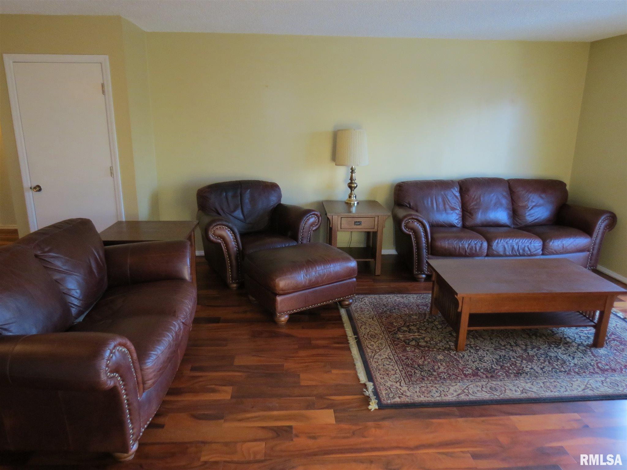 1918 Jeanette Lane Springfield, IL 62702 - Photo 4 of 11 Gallery Image 4