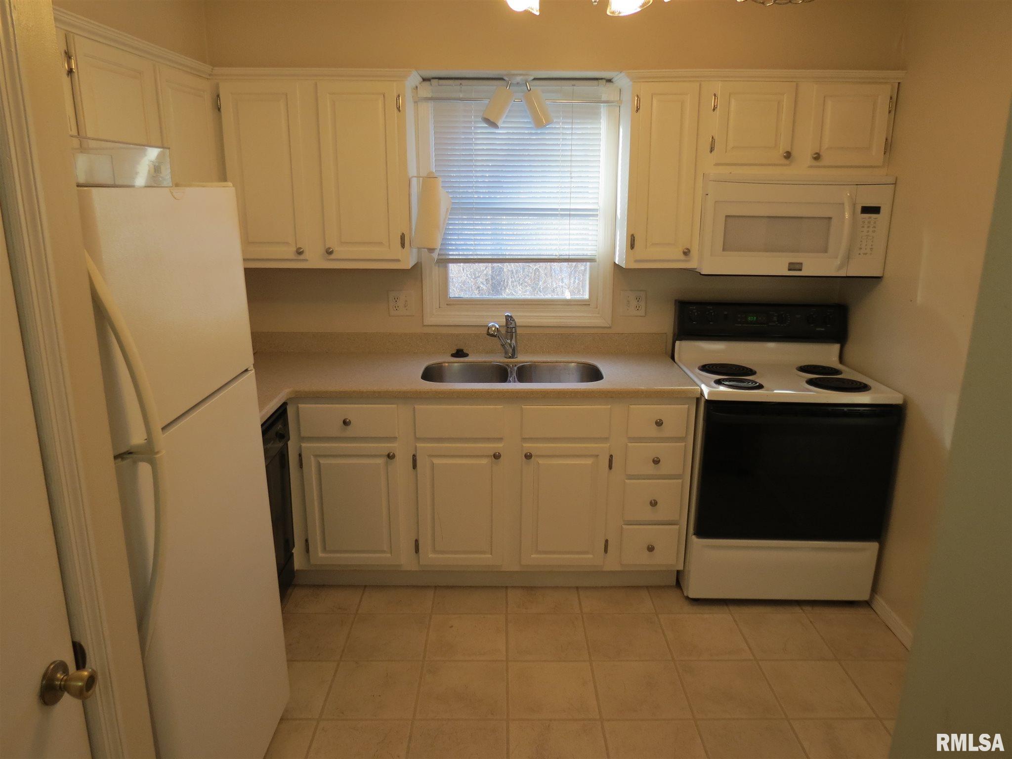 1918 Jeanette Lane Springfield, IL 62702 - Photo 5 of 11 Gallery Image 5