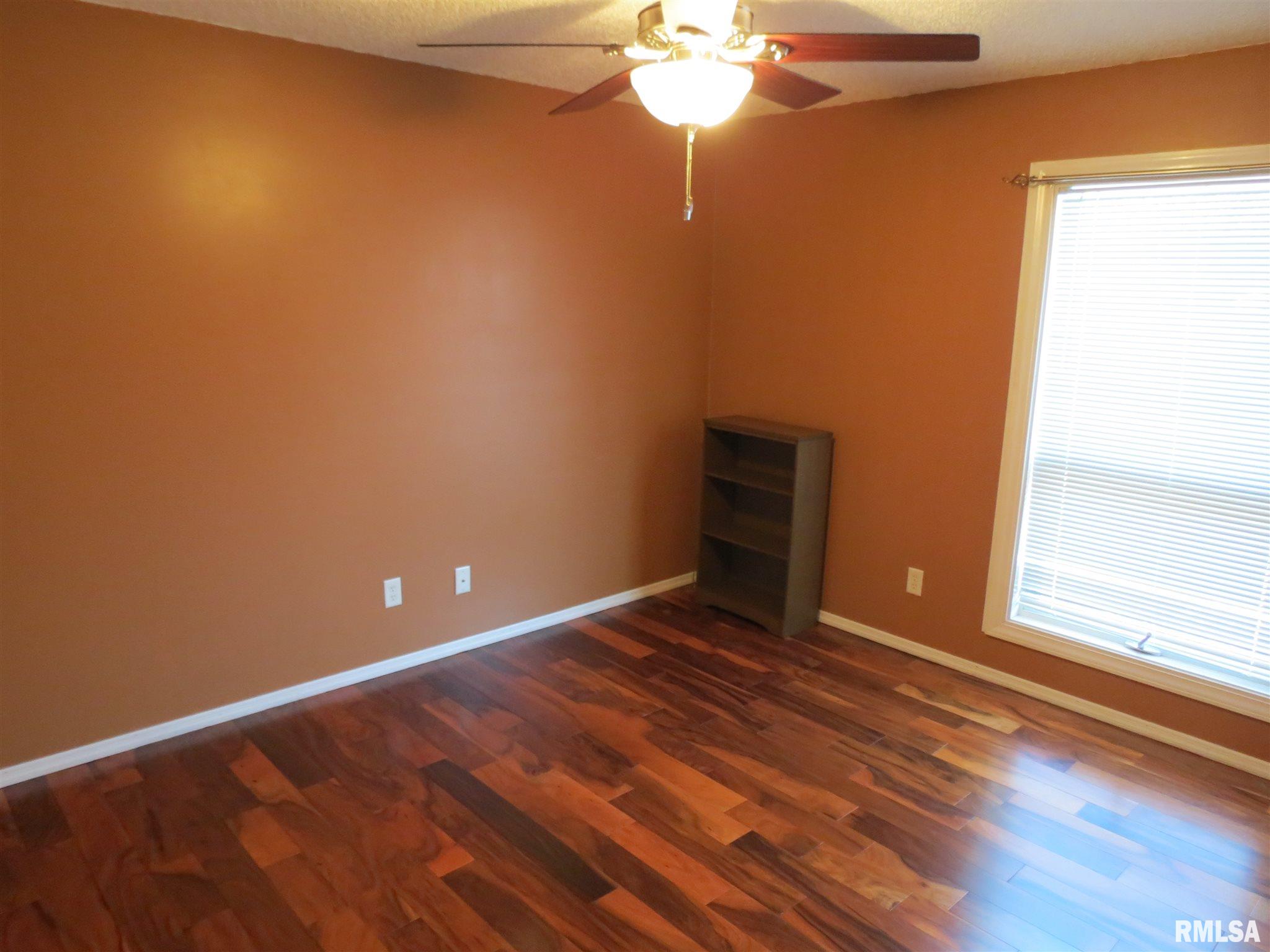 1918 Jeanette Lane Springfield, IL 62702 - Photo 9 of 11 Gallery Image 9