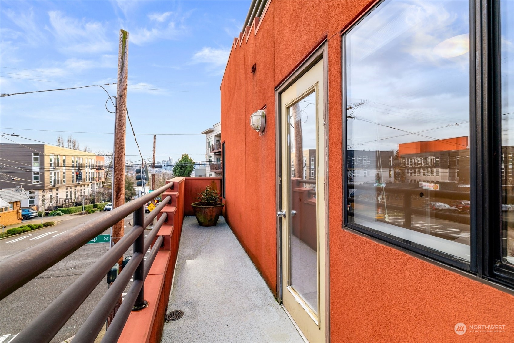 3401 Wallingford Avenue North, Unit 202 Seattle, WA 98103 - Photo 13 of 31