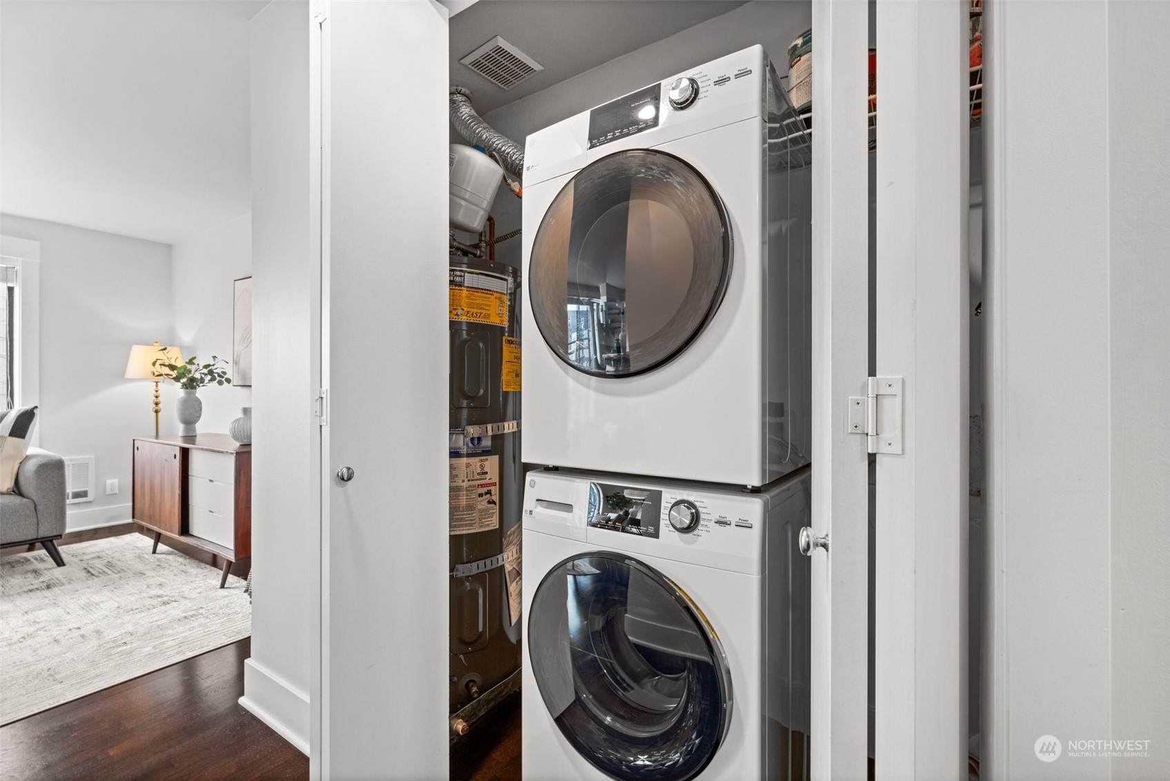 3401 Wallingford Avenue North, Unit 202 Seattle, WA 98103 - Photo 17 of 31