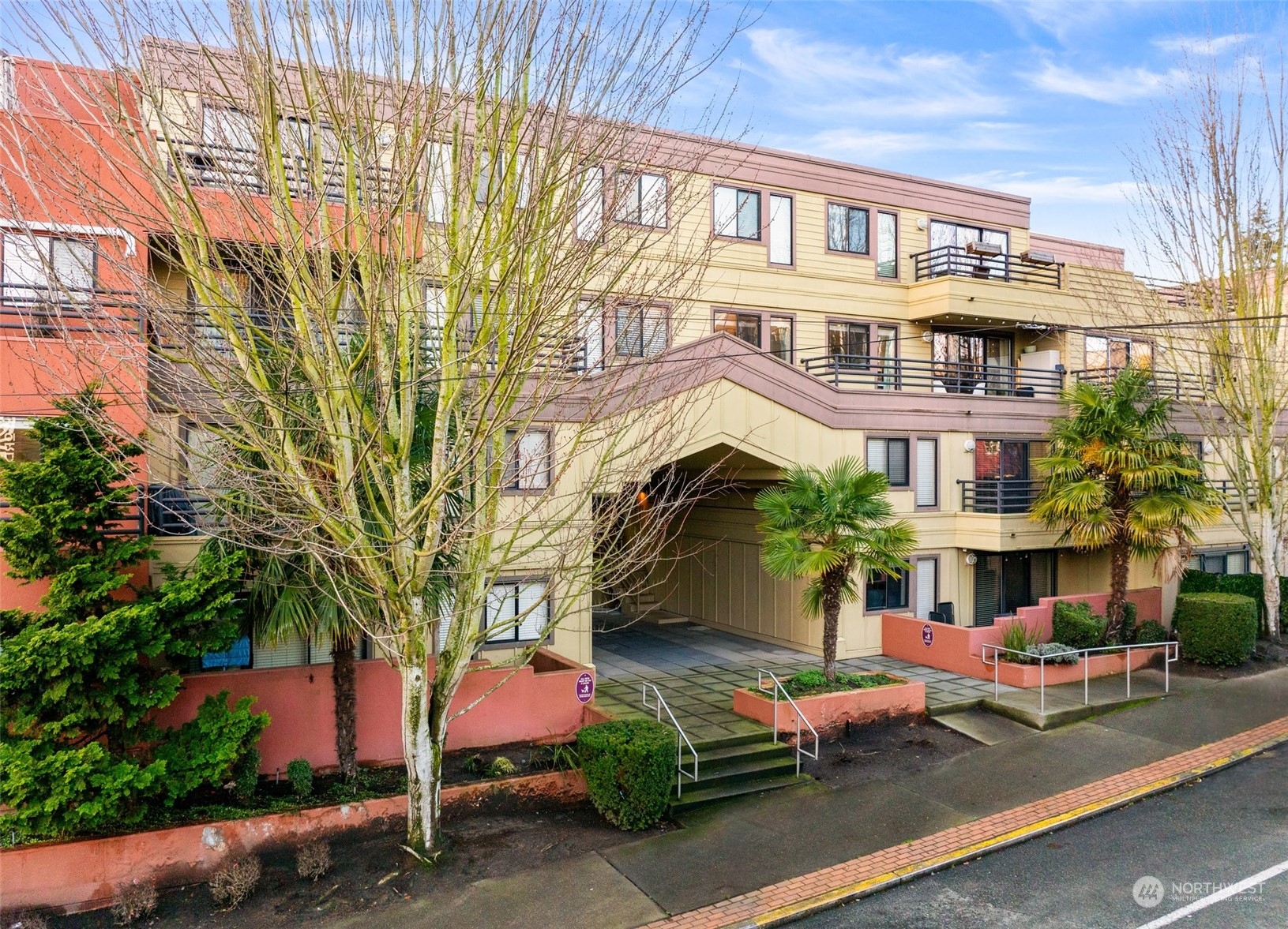 3401 Wallingford Avenue North, Unit 202 Seattle, WA 98103 - Photo 2 of 31