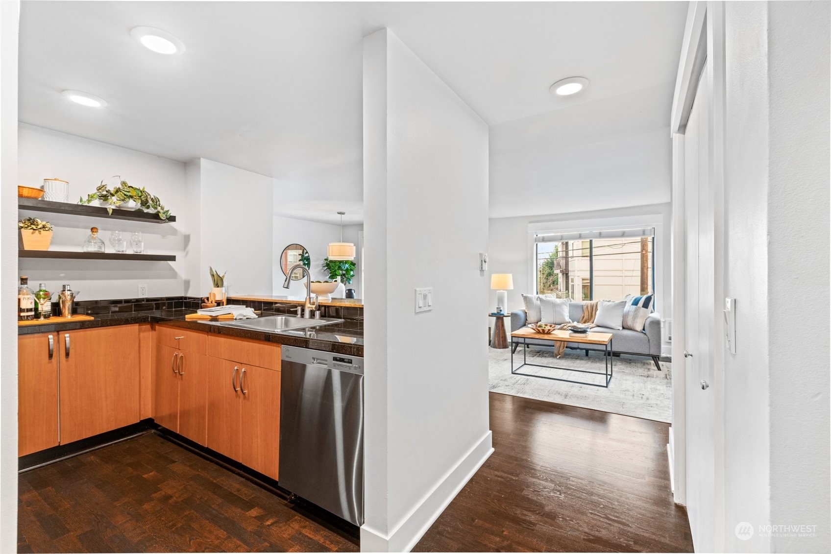 3401 Wallingford Avenue North, Unit 202 Seattle, WA 98103 - Photo 4 of 31