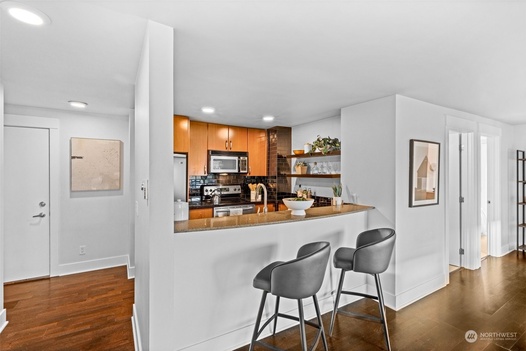 3401 Wallingford Avenue North, Unit 202 Seattle, WA 98103 - Photo 5 of 31