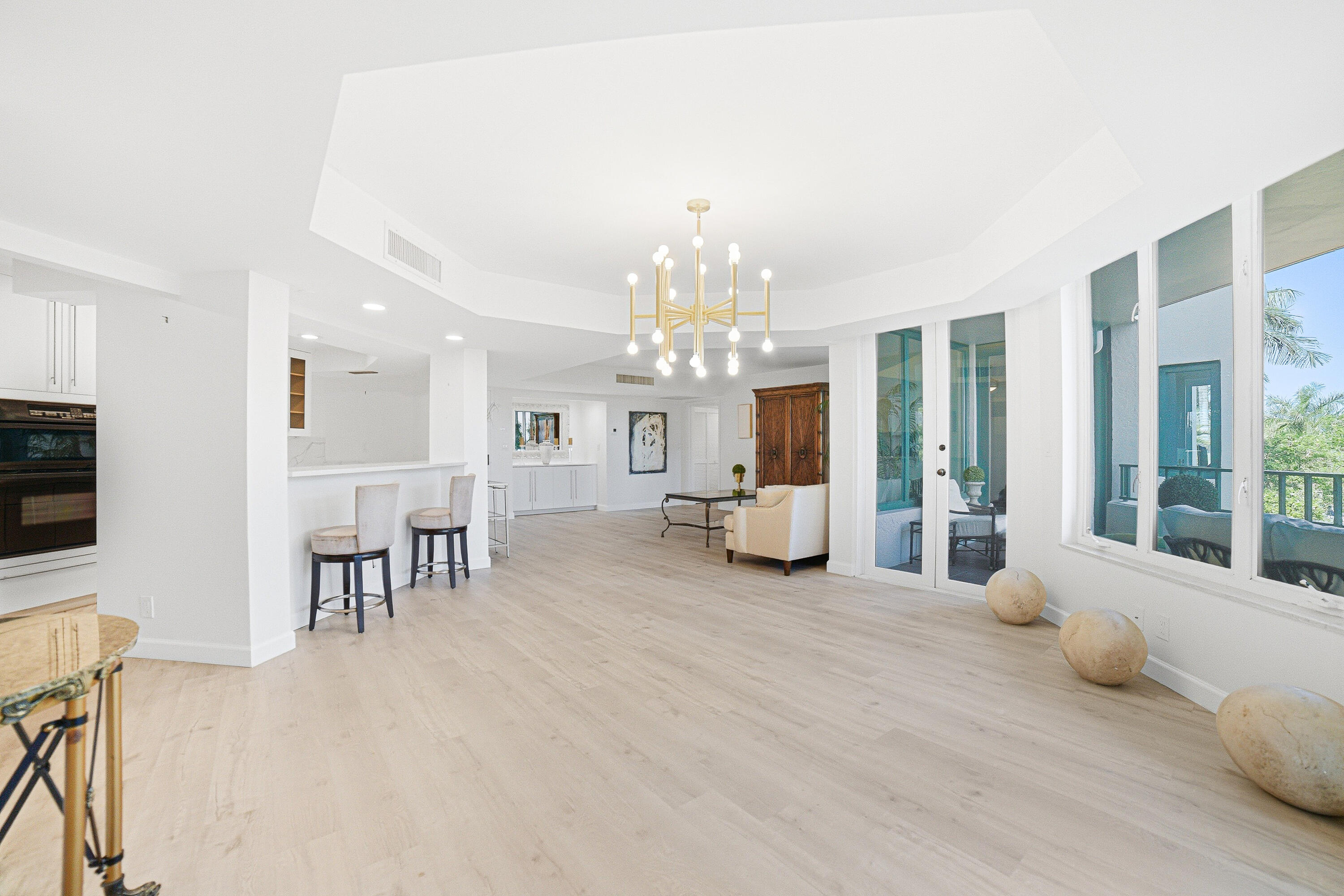 100 Southeast 5th Avenue Boca Raton, FL 33432 - Photo 9 of 51 Dining Area-Livingroom