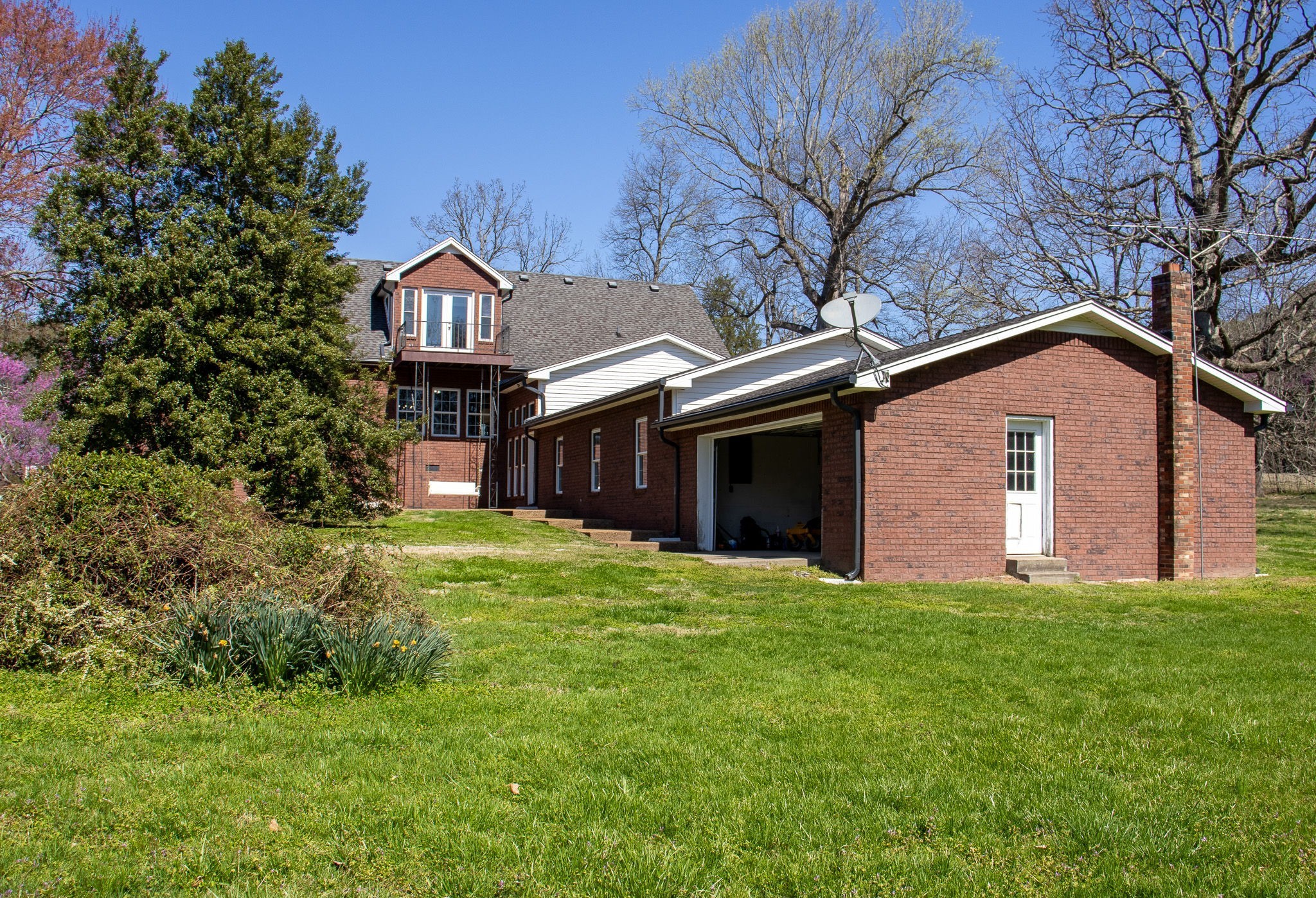 1623 Friendship Road Cross Plains, TN 37049 - Photo 8 of 56 a front view of house with yard and green space