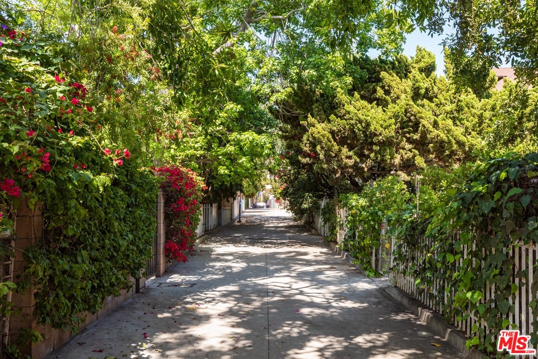 43 Ozone Avenue Venice, CA 90291 - Photo 2 of 30