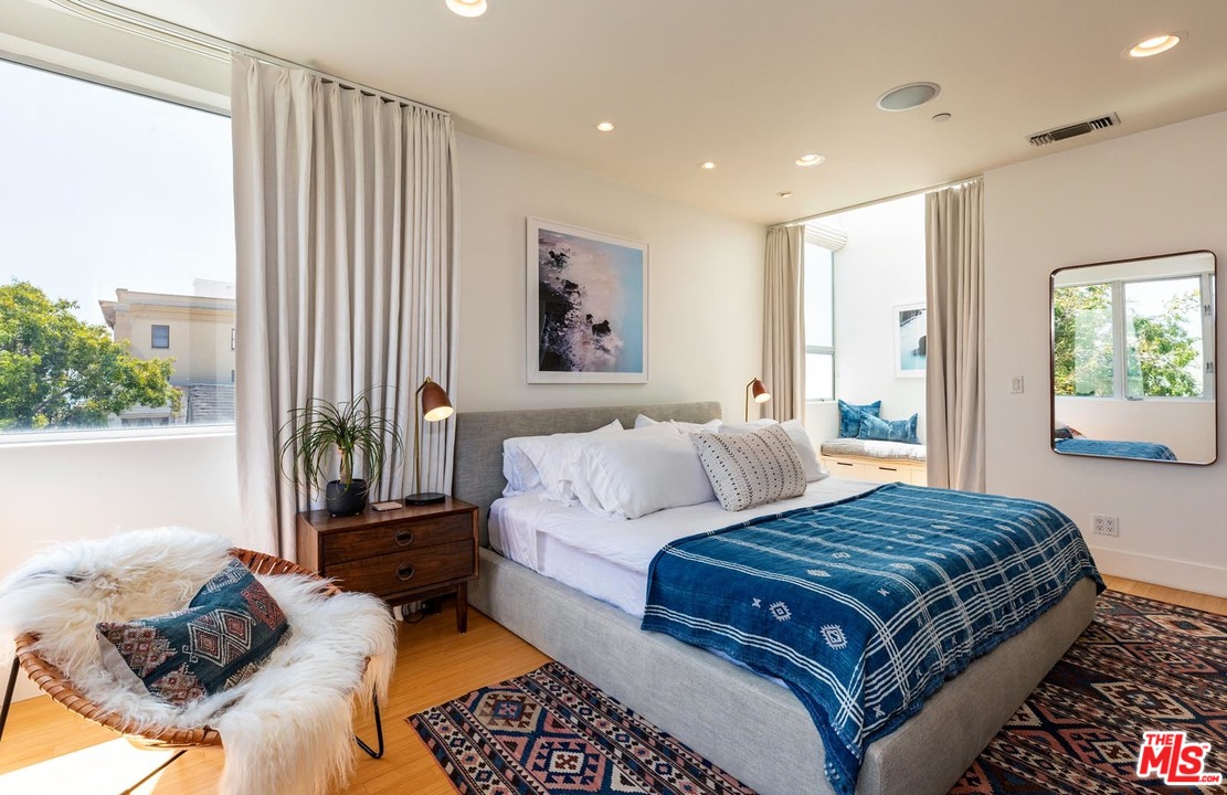 43 Ozone Avenue Venice, CA 90291 - Photo 12 of 30