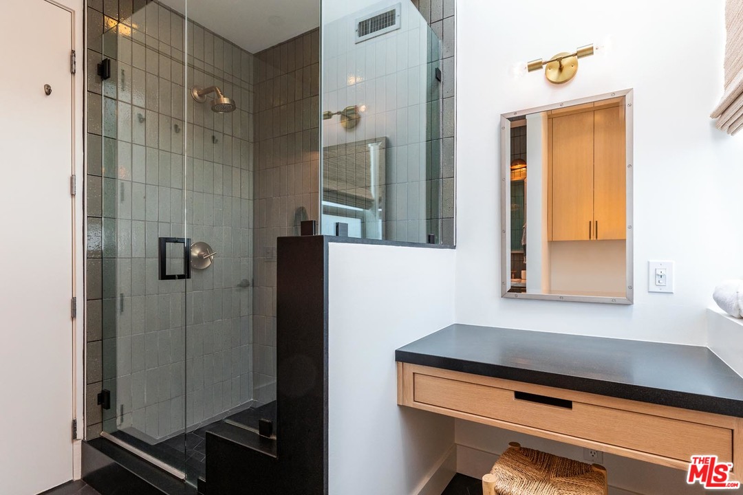 43 Ozone Avenue Venice, CA 90291 - Photo 14 of 30