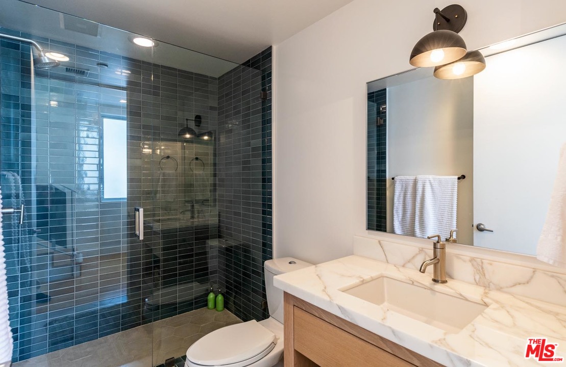 43 Ozone Avenue Venice, CA 90291 - Photo 16 of 30