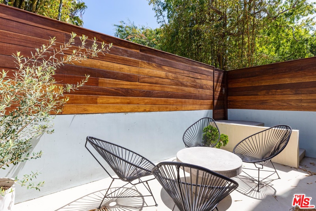 43 Ozone Avenue Venice, CA 90291 - Photo 17 of 30