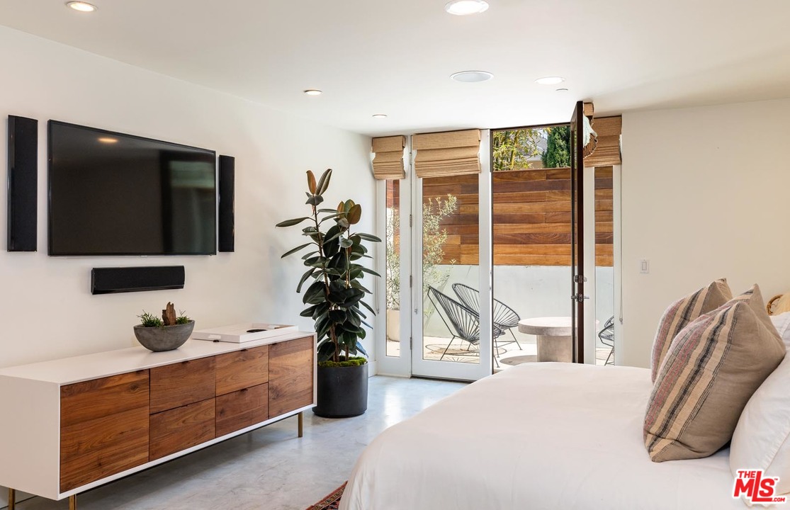 43 Ozone Avenue Venice, CA 90291 - Photo 19 of 30