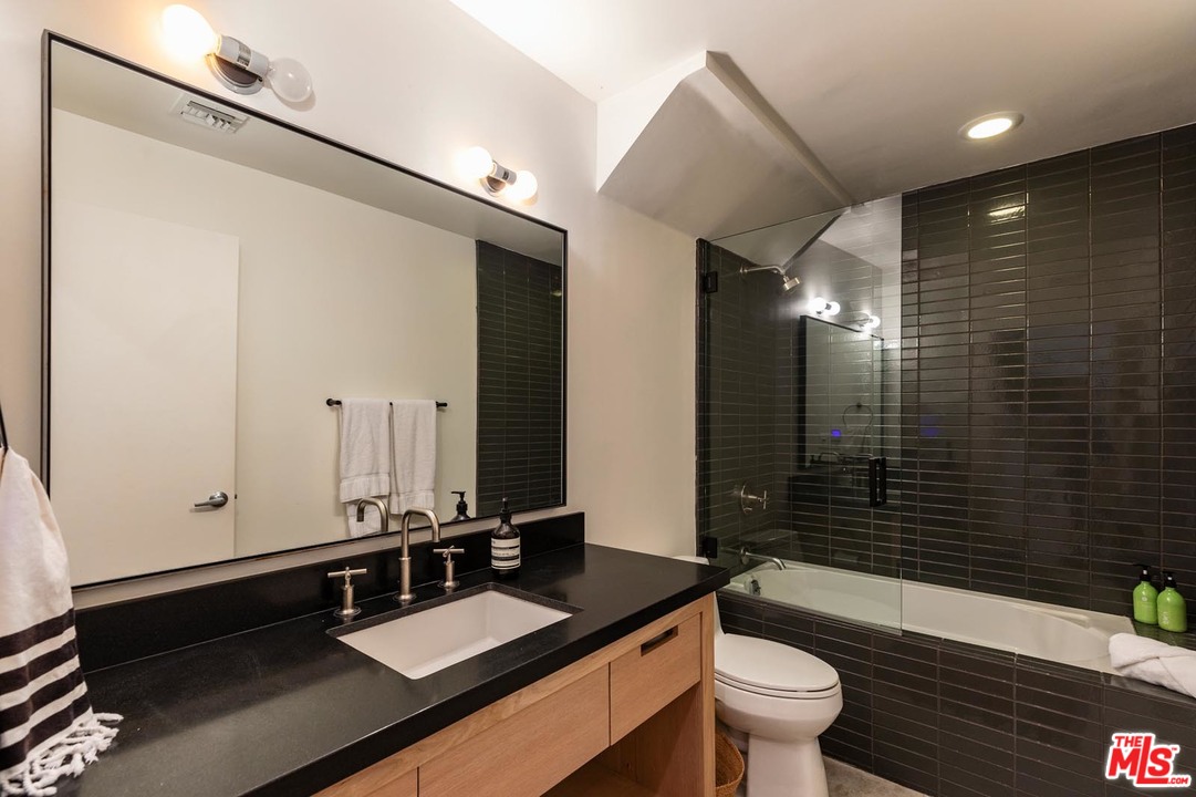 43 Ozone Avenue Venice, CA 90291 - Photo 20 of 30