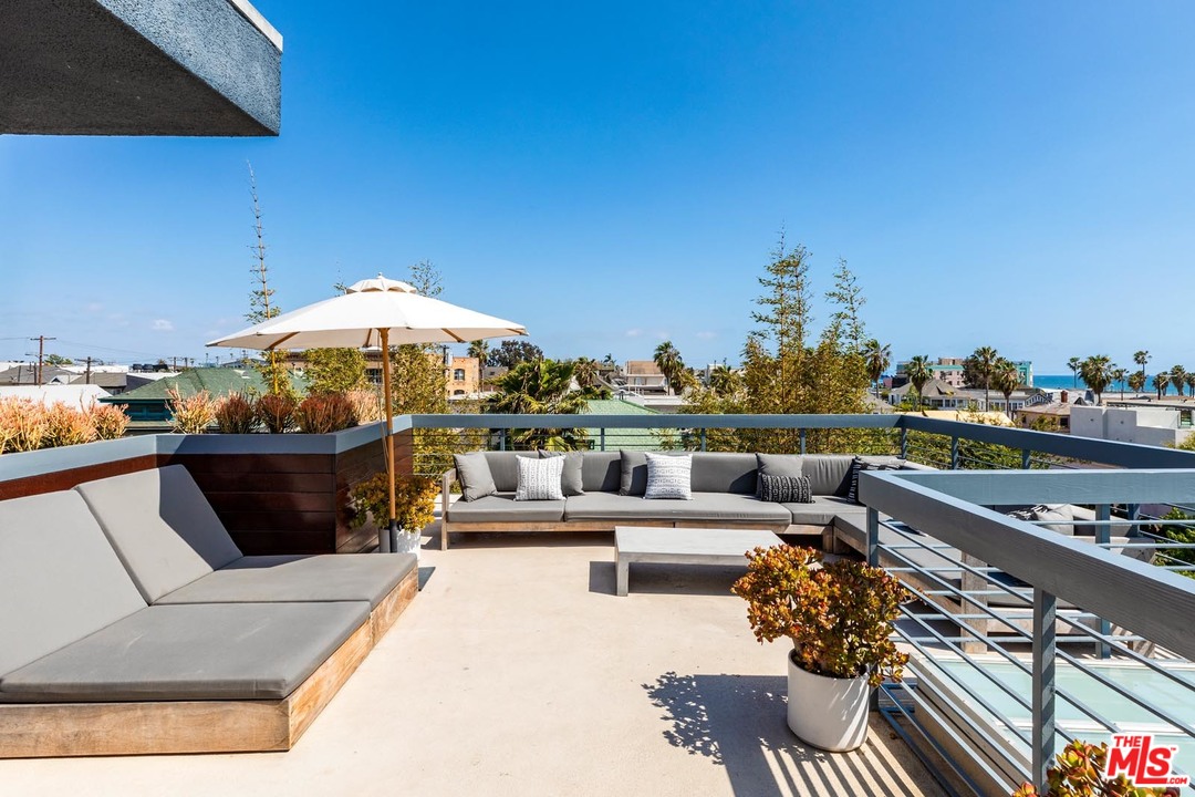 43 Ozone Avenue Venice, CA 90291 - Photo 22 of 30