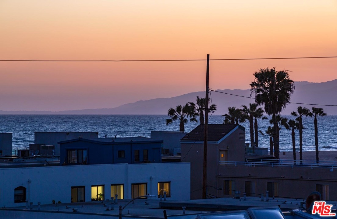 43 Ozone Avenue Venice, CA 90291 - Photo 29 of 30