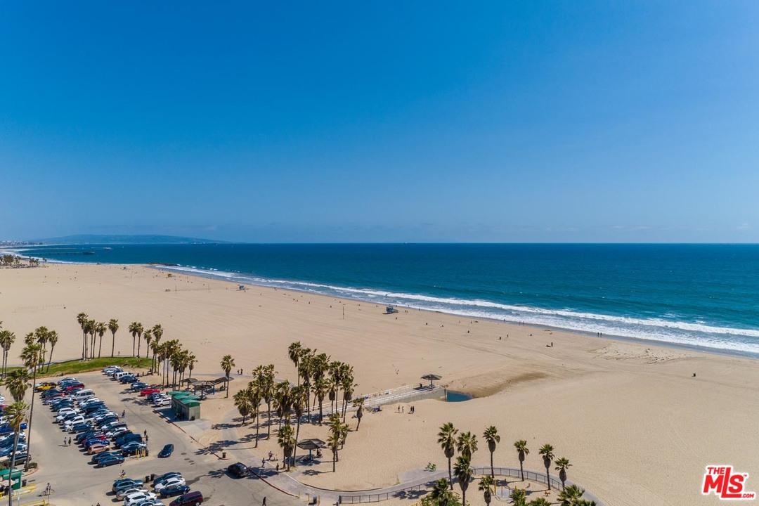 43 Ozone Avenue Venice, CA 90291 - Photo 4 of 30