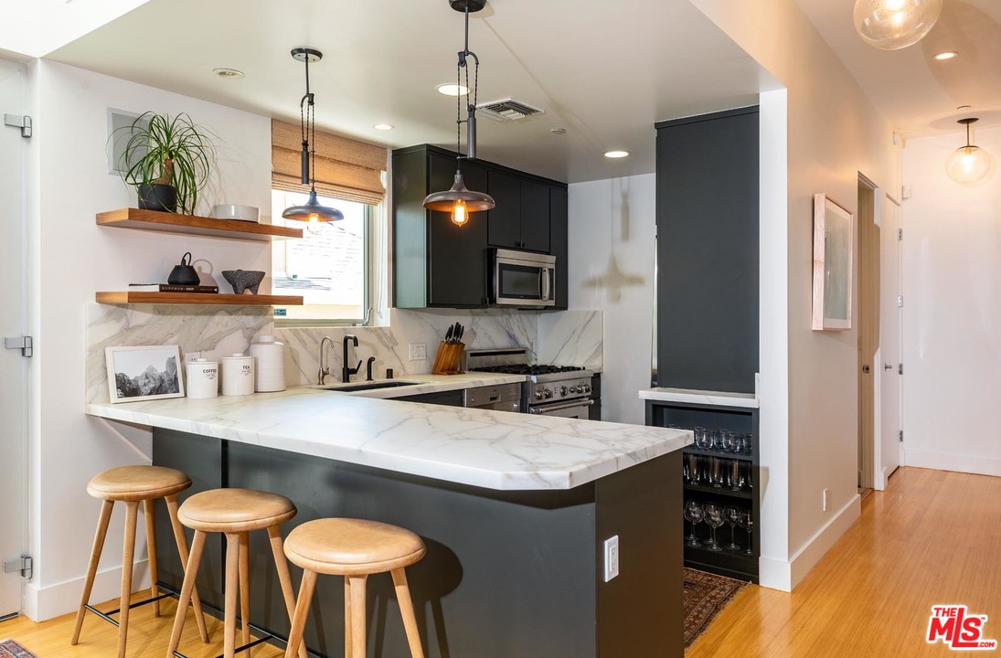 43 Ozone Avenue Venice, CA 90291 - Photo 10 of 30