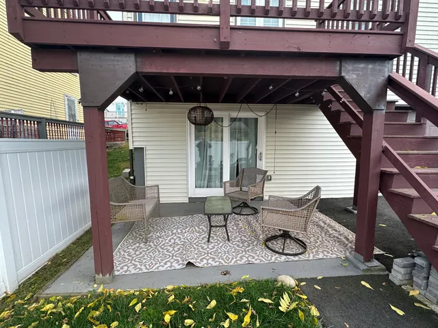 a view of entryway with outdoor seating