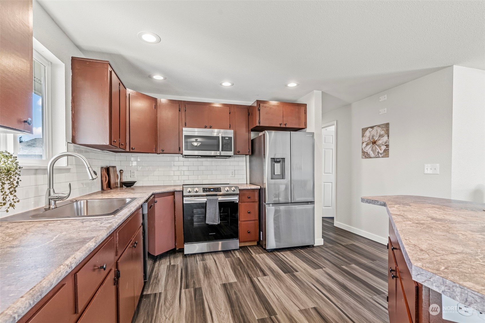 902 Calhoun Road Aberdeen, WA 98520 - Photo 11 of 37 Gallery Image 11