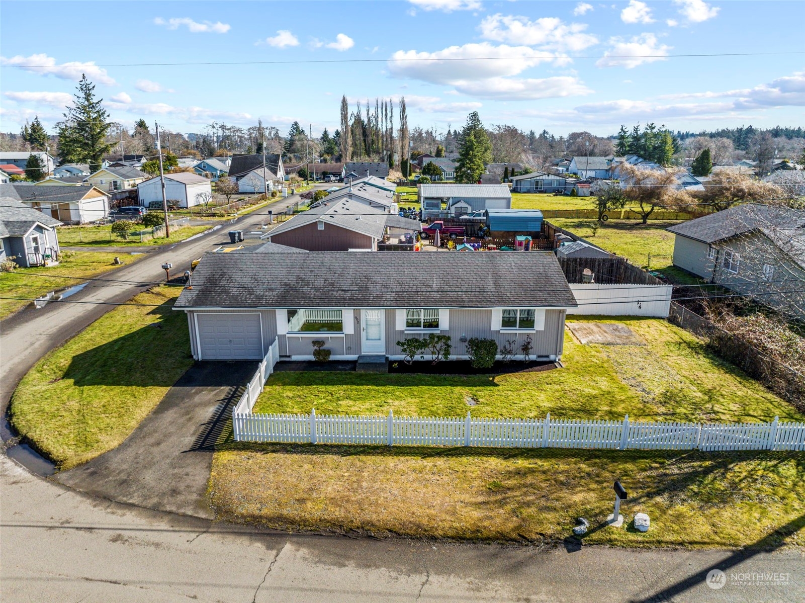 902 Calhoun Road Aberdeen, WA 98520 - Photo 2 of 37 Gallery Image 2
