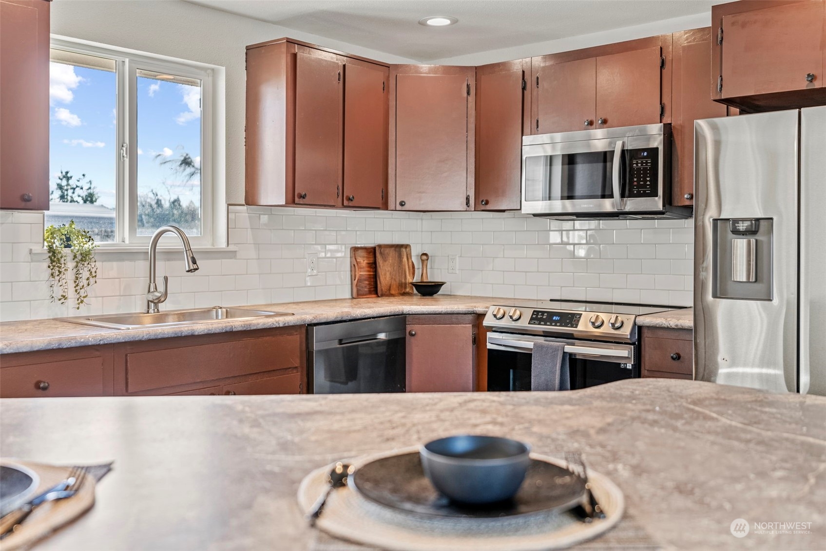 902 Calhoun Road Aberdeen, WA 98520 - Photo 8 of 37 Gallery Image 8