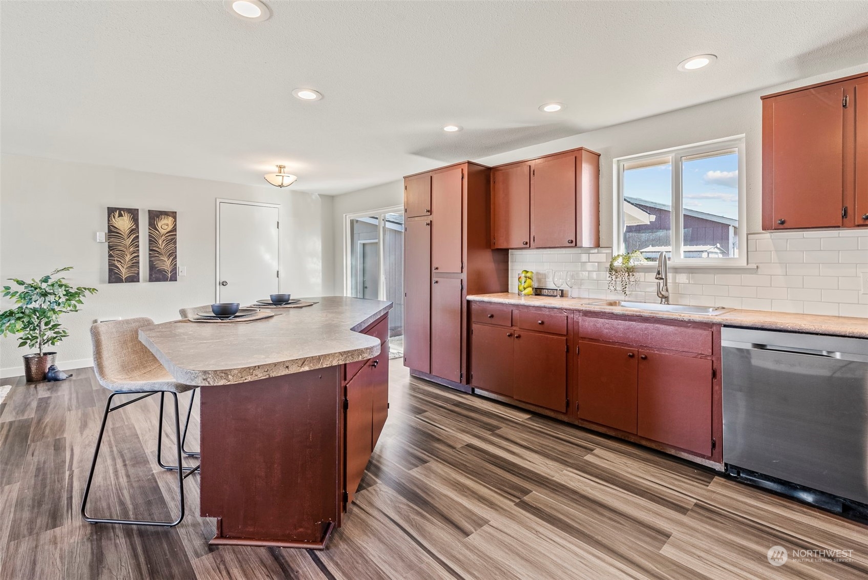 902 Calhoun Road Aberdeen, WA 98520 - Photo 10 of 37 Gallery Image 10