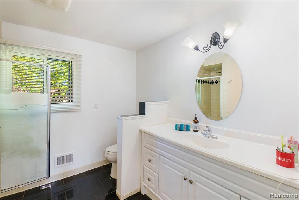 349 Shellbourne Drive Rochester Hills, MI 48309 - Photo 24 of 37