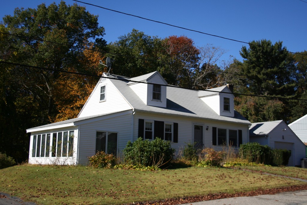 9 Claire Road Amesbury, MA 01913 - Photo 4 of 26 front view of a house