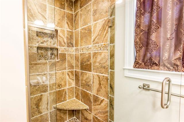 1071 Groover Road Spring City, TN 37381 - Photo 21 of 40 22-Master Bath