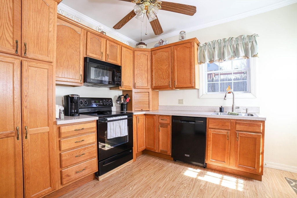 27 Riverside Avenue Bedford, MA 01730 - Photo 3 of 31 Gallery Image 3