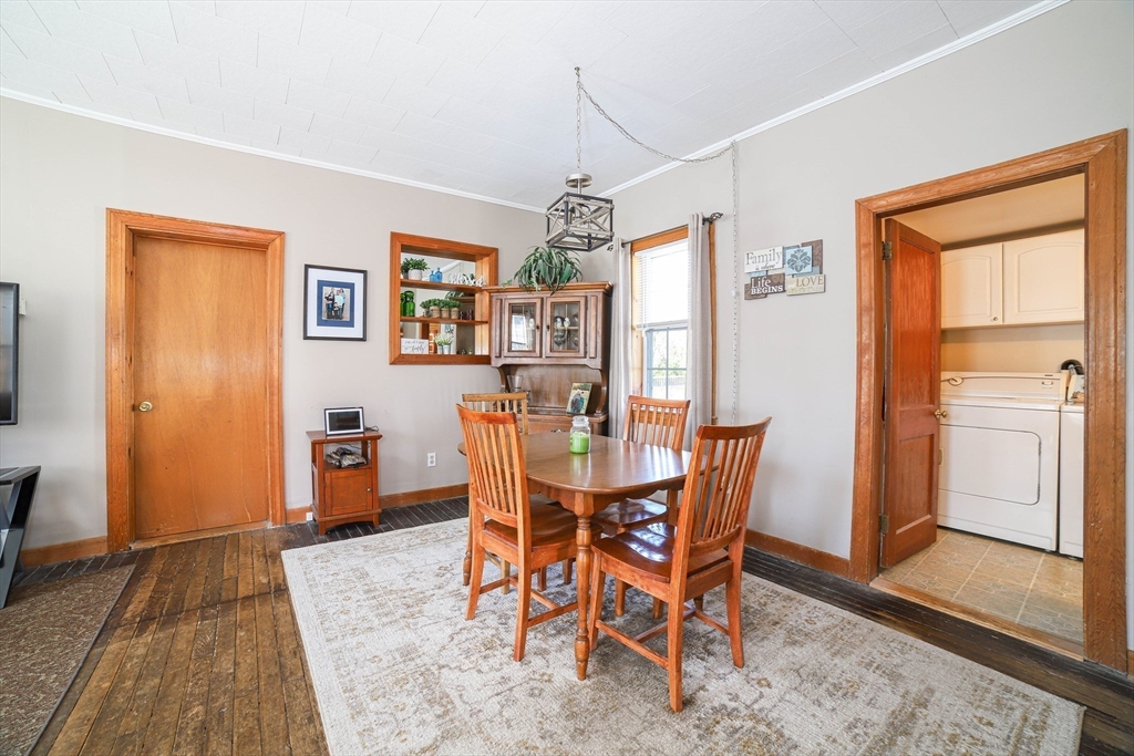 27 Riverside Avenue Bedford, MA 01730 - Photo 7 of 31 Gallery Image 7