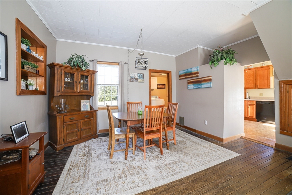 27 Riverside Avenue Bedford, MA 01730 - Photo 8 of 31 Gallery Image 8