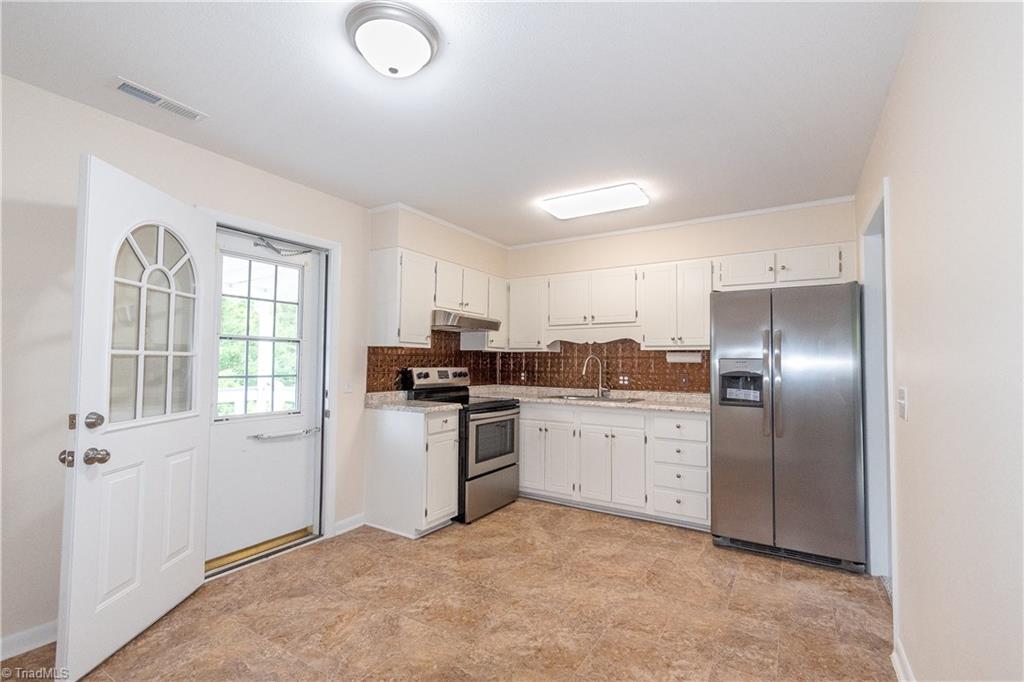 205 Burgundy Road Mount Airy, NC 27030 - Photo 5 of 23 Gallery Image 5