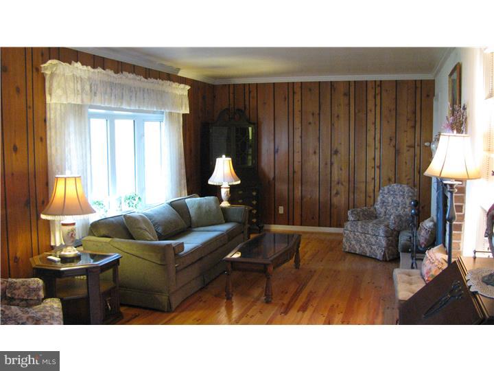 424 Beck Road Souderton, PA 18964 - Photo 4 of 23 Living Room