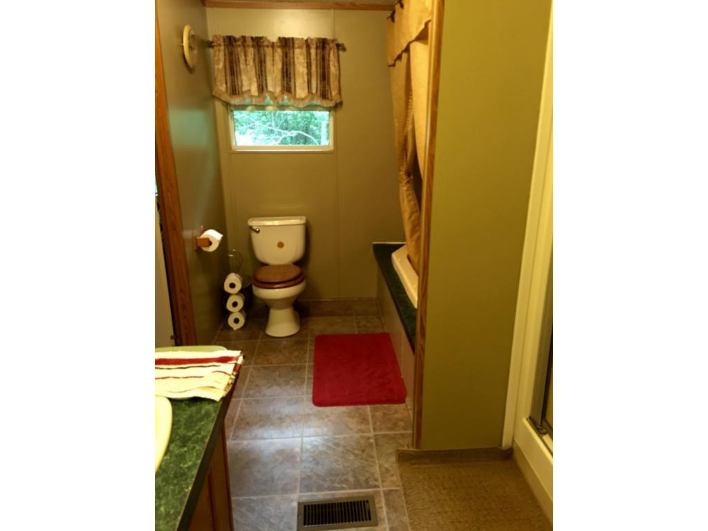 7702 Wells Boone Road Norton, VA 24273 - Photo 17 of 36 Master Bath