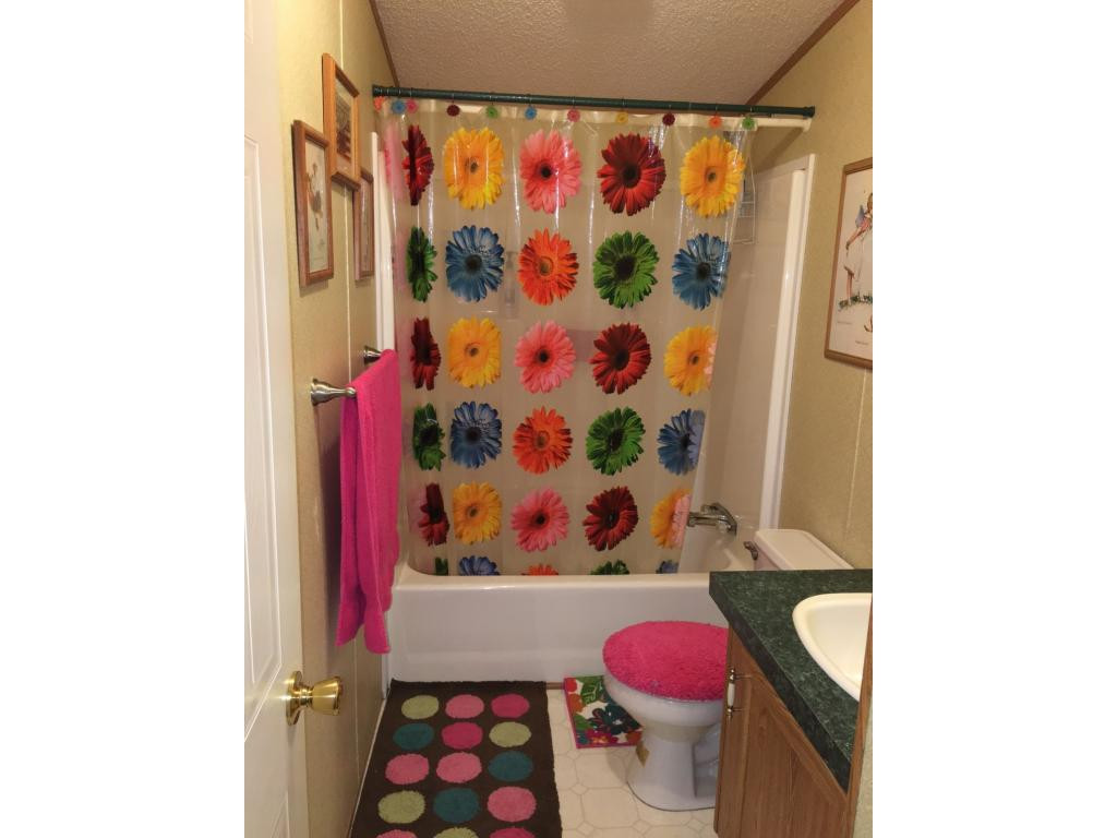 7702 Wells Boone Road Norton, VA 24273 - Photo 22 of 36 Full Bathroom